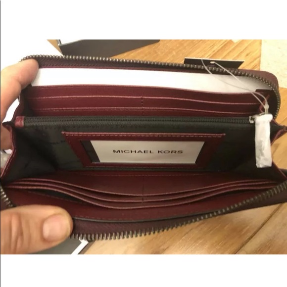 Michael kors Warren leather tech zip around wallet - Picture 4 of 5